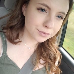 Meet your Posher, Caitlin